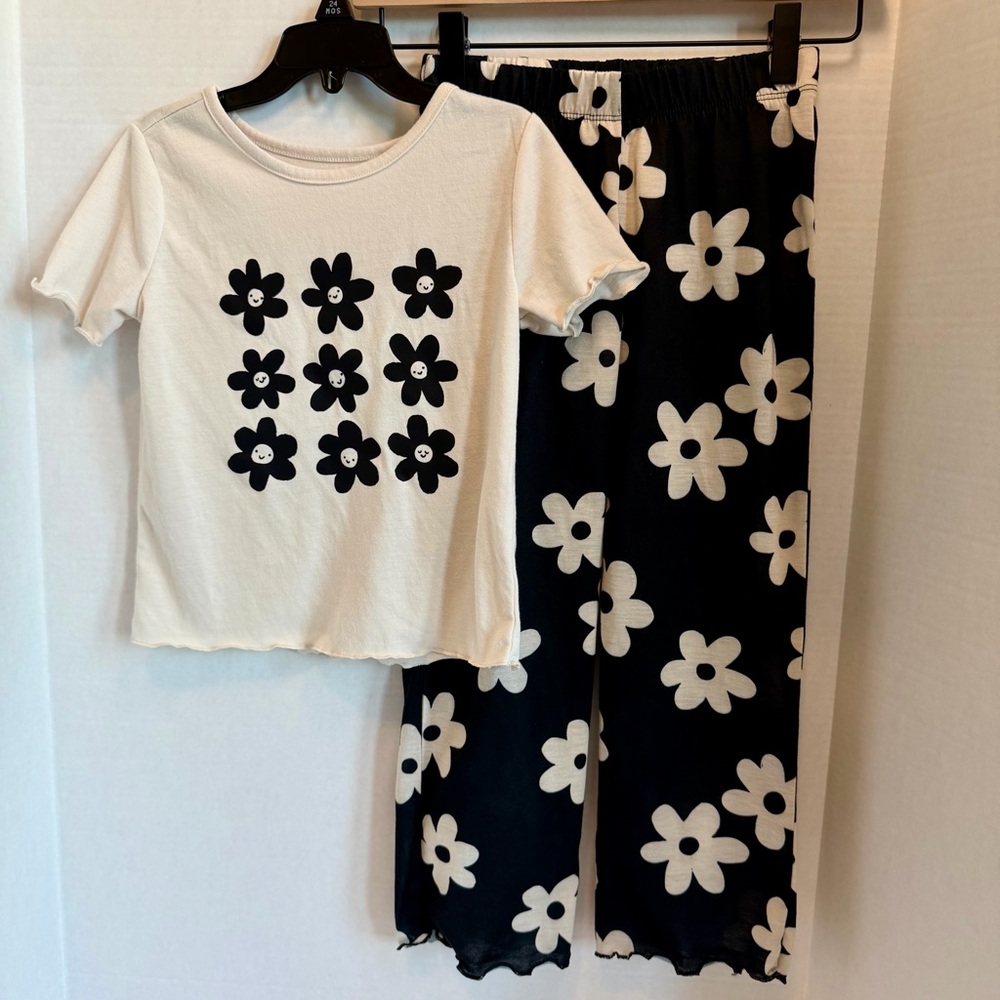Cat & Jack Kids Floral Pajama Set - Black and White New without Tag